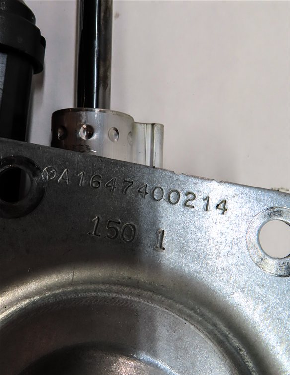 Thumbnail 9: 07-09 GL320 GL450 GL550 (X164) REAR HATCH CARGO TRUNK DOOR HYDRAULIC PUMP w/ RAM