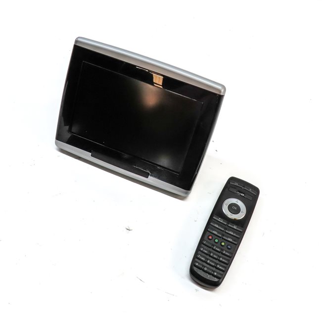 Thumbnail 2: 09 GL320 GL450 GL550 GLK350 ML320 ML350 ML550 REAR VIDEO SCREEN w/REMOTE SET/2