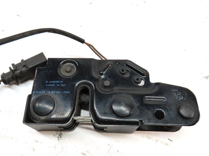 Thumbnail 8: 2014 AUDI Q7 (4L) LOWER HOOD LOCK LATCH ACTUATOR
