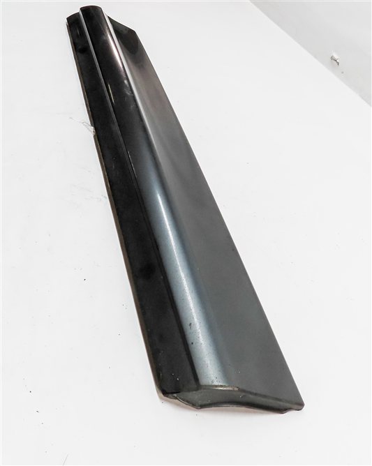 Thumbnail 3: 2014 AUDI Q7 (4L) FRONT RIGHT PASSENGER LOWER DOOR MOULDING TRIM SKIRT (Gray)