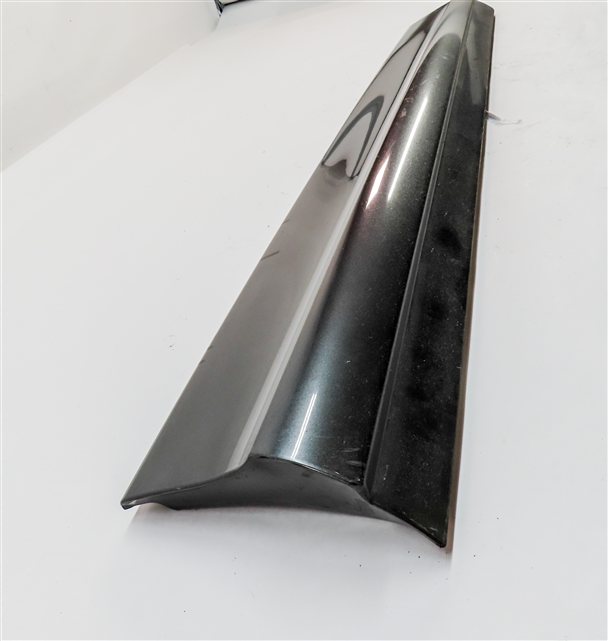 Thumbnail 4: 2014 AUDI Q7 (4L) FRONT RIGHT PASSENGER LOWER DOOR MOULDING TRIM SKIRT (Gray)