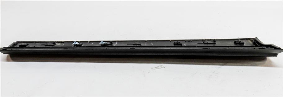 Thumbnail 6: 2014 AUDI Q7 (4L) FRONT RIGHT PASSENGER LOWER DOOR MOULDING TRIM SKIRT (Gray)