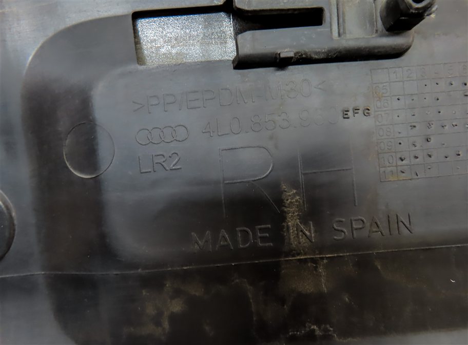 Thumbnail 7: 2014 AUDI Q7 (4L) FRONT RIGHT PASSENGER LOWER DOOR MOULDING TRIM SKIRT (Gray)