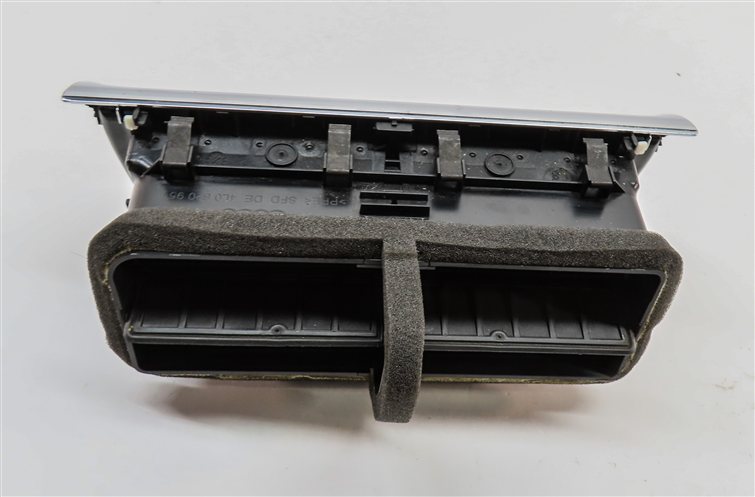 Thumbnail 4: 2014 AUDI Q7 (4L) FRONT CENTER DASH HVAC A/C HEATER AIR VENT w/ HAZARD TRACTION