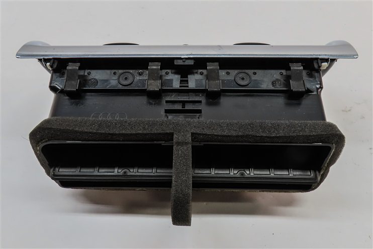 Thumbnail 7: 2014 AUDI Q7 (4L) FRONT CENTER DASH HVAC A/C HEATER AIR VENT w/ HAZARD TRACTION