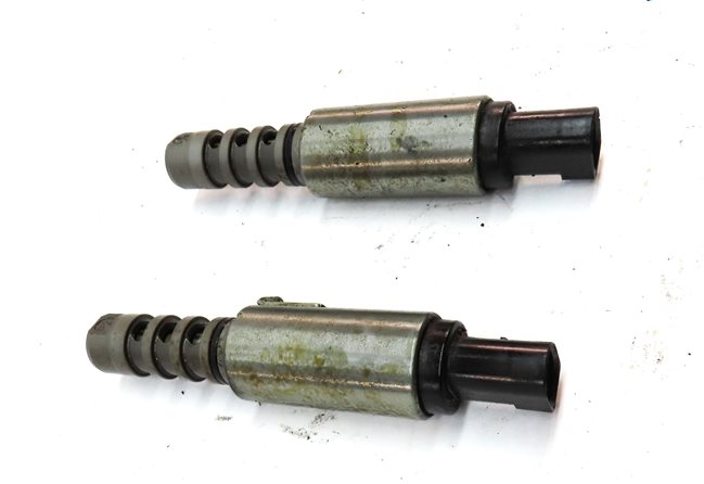 Thumbnail 4: 2009 AUDI S5 (B8 8T) 4.2L (CAUA) ENGINE VVT VARIABLE VALVE TIMING SOLENOID SET/2