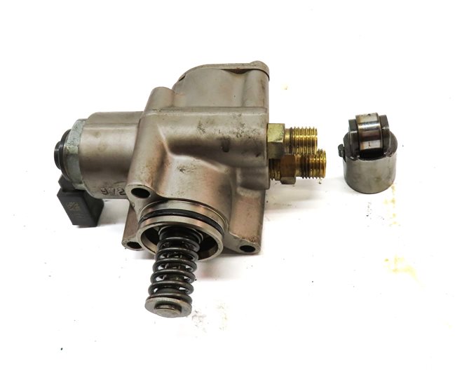 Thumbnail 2: 07-11 AUDI TOUAREG A6 A8 Q7 S4 S5 (B7 C6 D3 4L 8K 8T) LEFT - 4.2L HPFP FUEL PUMP