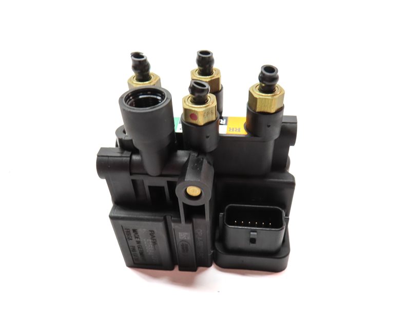 Thumbnail 5: 2016 RANGE ROVER SPORT (L494) AIR SUSPENSION TRANSFER RELIEF VALVE BLOCK