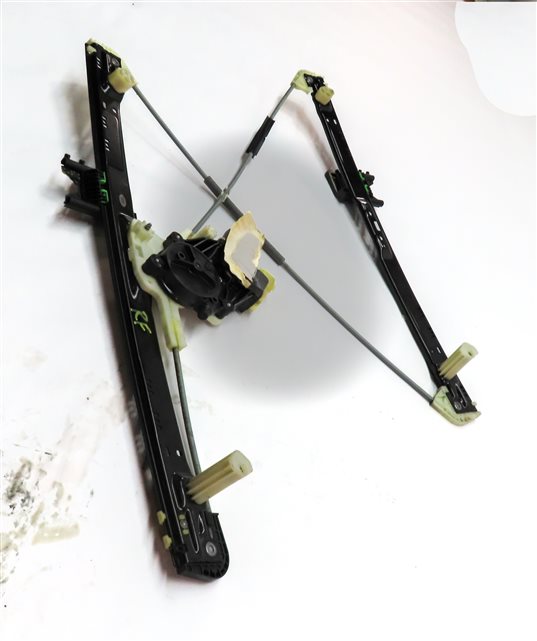 Thumbnail 3: 14-20 RANGE ROVER SPORT (L494) FRONT RIGHT PASSENGER WINDOW REGULATOR w/ MOTOR