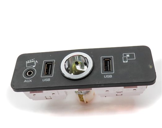 Thumbnail 2: 2016 RANGE ROVER SPORT (L494) AUXILIARY AUX INPUT IN OUT PANEL w/ USB CHARGER