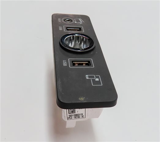 Thumbnail 3: 2016 RANGE ROVER SPORT (L494) AUXILIARY AUX INPUT IN OUT PANEL w/ USB CHARGER
