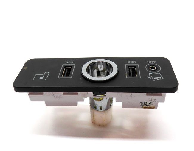 Thumbnail 5: 2016 RANGE ROVER SPORT (L494) AUXILIARY AUX INPUT IN OUT PANEL w/ USB CHARGER