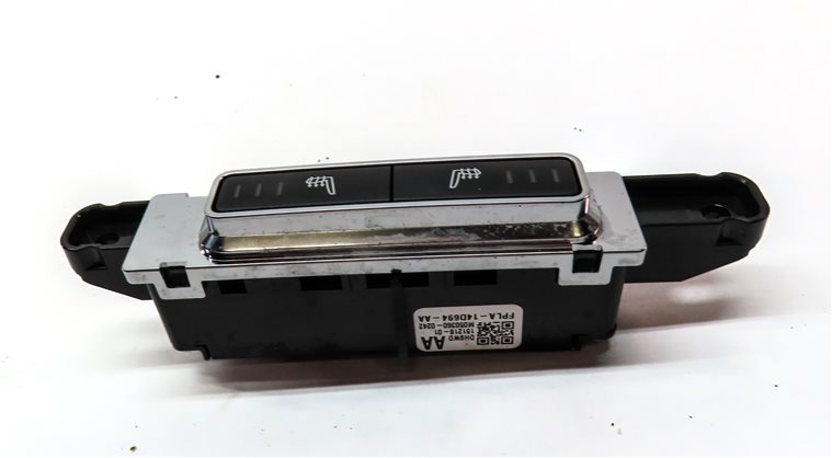 Thumbnail 5: 2016 RANGE ROVER SPORT (L494) REAR CENTER CONSOLE HEATED SEAT SWITCH BUTTON