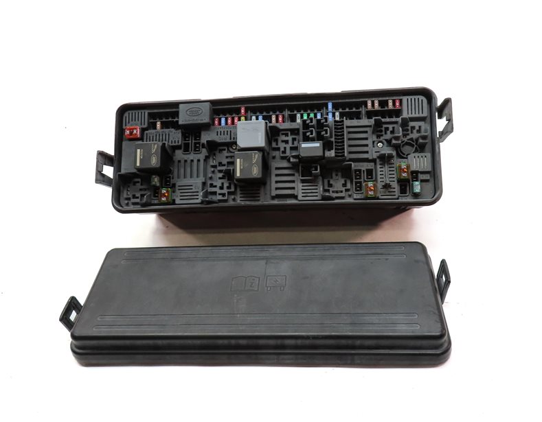 Thumbnail 2: 2016-2017 RANGE ROVER SPORT (L494) 3.0L DIESEL ENGINE BAY FUSE RELAY BOX