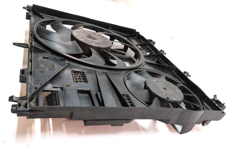Thumbnail 3: 16 LAND RANGE ROVER SPORT L494 3.0L DIESEL ENGINE RADIATOR COOLING FAN ASSEMBLY