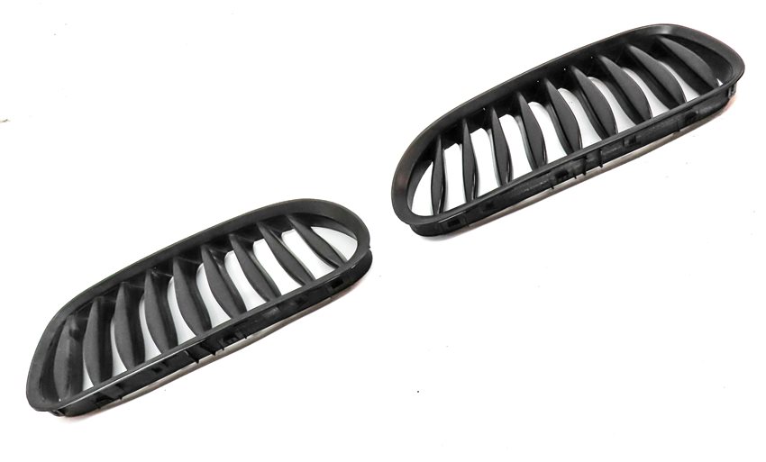 Thumbnail 3: 2003-2008 BMW Z4 (E85) LEFT & RIGHT UPPER HOOD GRILLE VENT SET (BLACK / CHROME)