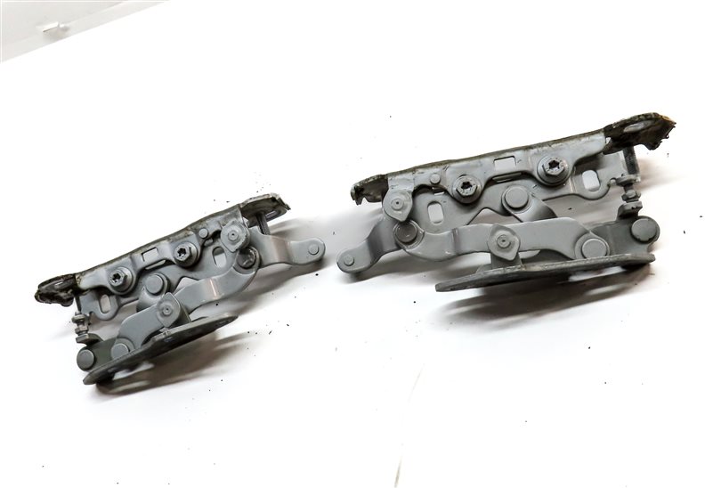 Thumbnail 2: 10-17 MERCEDES C250 C350 E250 E350 E400 E550 (C204 W212) HOOD HINGE SET (Silver)