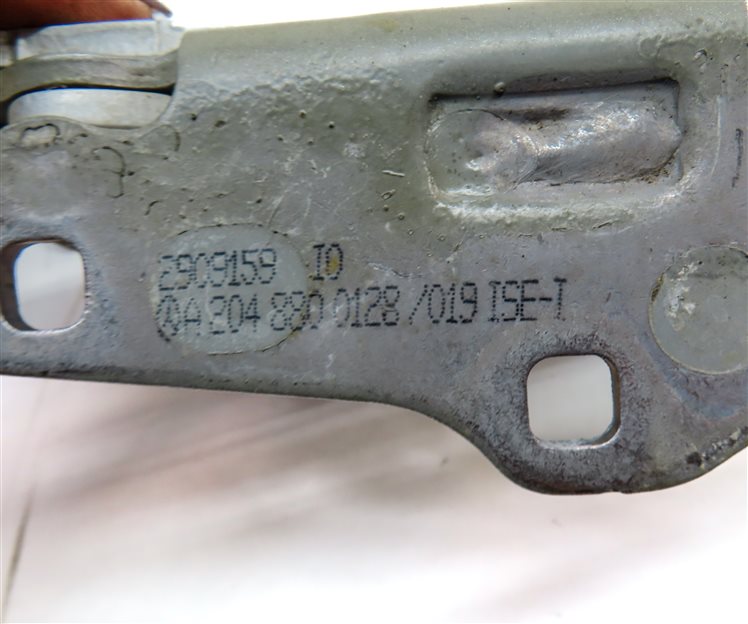 Thumbnail 8: 10-17 MERCEDES C250 C350 E250 E350 E400 E550 (C204 W212) HOOD HINGE SET (Silver)