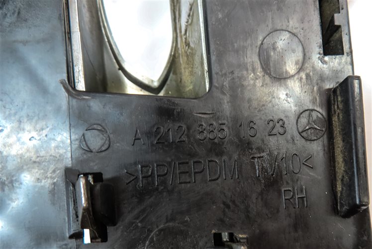 Thumbnail 7: 12-13 MERCEDES E300 E350 (W212) FRONT RIGHT PASSENGER LOWER BUMPER FOGLIGHT TRIM