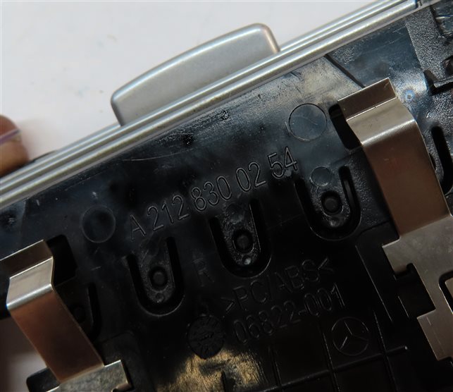 Thumbnail 8: 12 MERCEDES E350 (W212) FRONT RIGHT PASSENGER DASH HEAT AIR AC HVAC VENT (Black)