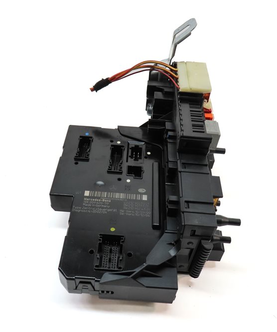 Thumbnail 6: 11-12 E350 E550 CLS550 W212 W218 REAR SIGNAL ACQUISITION MODULE SAM w/FUSE BOX