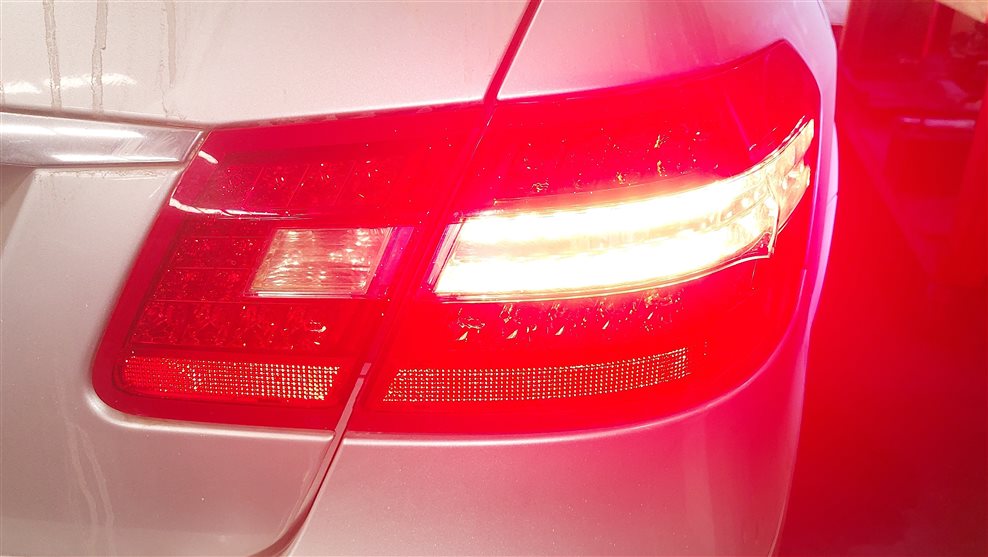 Thumbnail 2: 10-13 MERCEDES E-CLASS (W212) SEDAN RIGHT PASSENGER TAILLIGHT BRAKE LIGHT LAMP