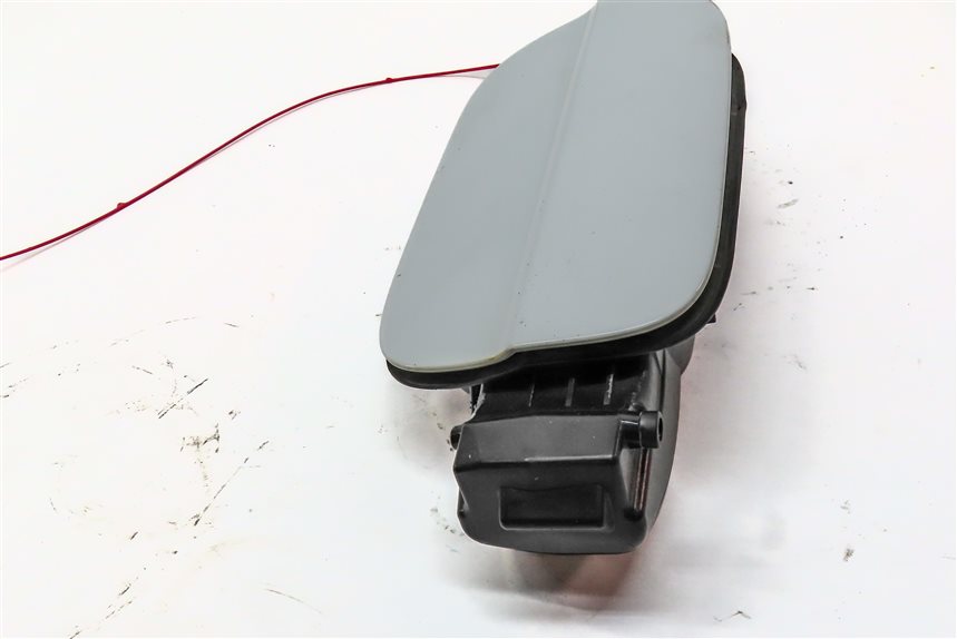 Thumbnail 5: 2010-2015 AUDI Q7 (4L) FUEL TANK DOOR LID COVER TRIM w/ HOUSING (White)