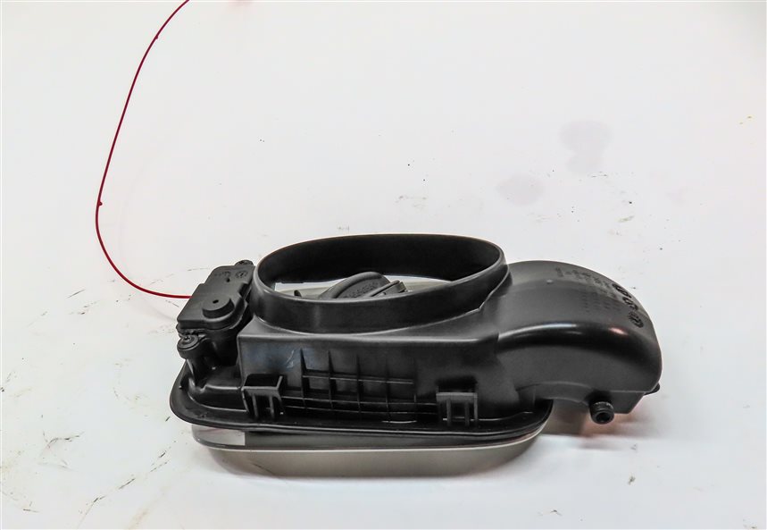 Thumbnail 6: 2010-2015 AUDI Q7 (4L) FUEL TANK DOOR LID COVER TRIM w/ HOUSING (White)