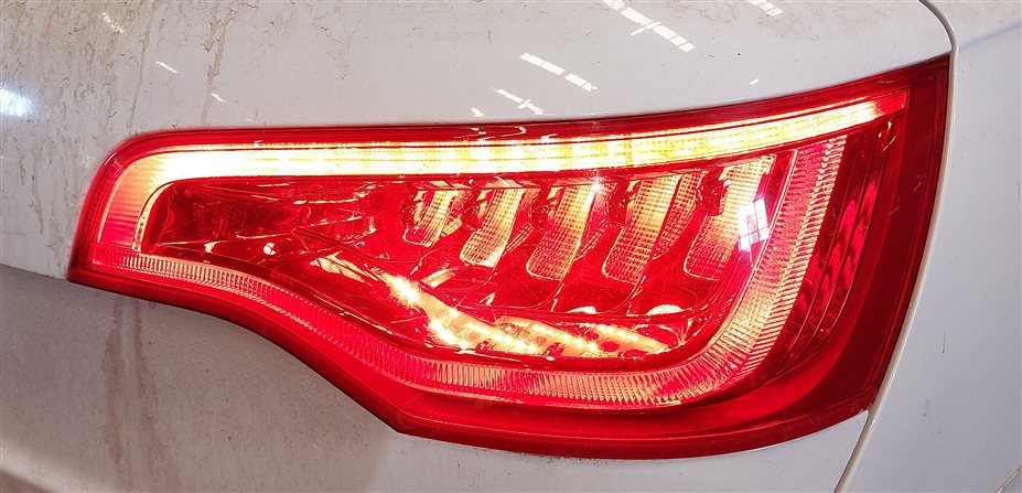 Thumbnail 2: 2010-2015 AUDI Q7 (4L) REAR RIGHT PASSENGER TAILLIGHT BRAKE LIGHT LAMP (LED)