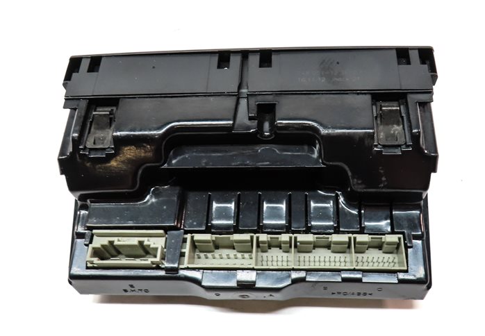 Thumbnail 4: 2013-2015 AUDI Q7 (4L) REAR HEATER A/C TEMPERATURE CONTROL PANEL (HEATED SEAT)