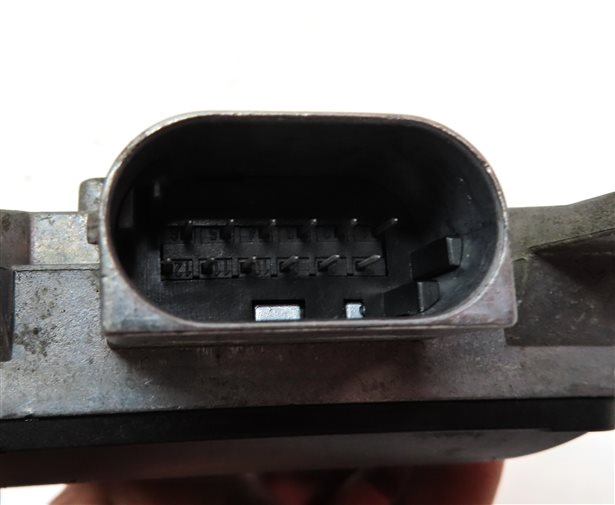Thumbnail 6: 2013-2020 AUDI Q7 (4L 4M) REAR RIGHT LANE DEPARTURE BLIND SPOT MODULE (MASTER)