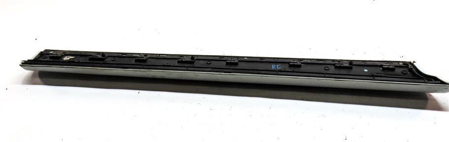 Thumbnail 10: 2010-2015 AUDI Q7 FRONT RIGHT LOWER DOOR TRIM MOULDING (w/out SLINE) (White)
