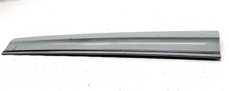 Thumbnail 2: 2010-2015 AUDI Q7 FRONT RIGHT LOWER DOOR TRIM MOULDING (w/out SLINE) (White)