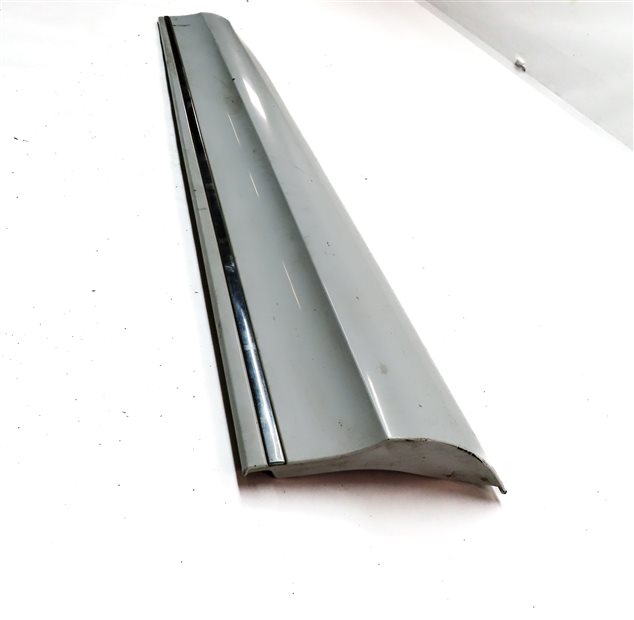 Thumbnail 3: 2010-2015 AUDI Q7 FRONT RIGHT LOWER DOOR TRIM MOULDING (w/out SLINE) (White)