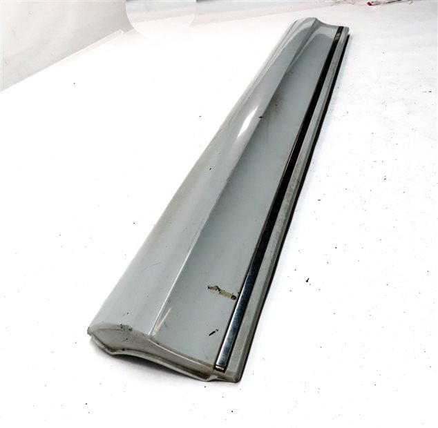 Thumbnail 4: 2010-2015 AUDI Q7 FRONT RIGHT LOWER DOOR TRIM MOULDING (w/out SLINE) (White)
