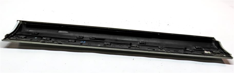 Thumbnail 8: 2010-2015 AUDI Q7 FRONT RIGHT LOWER DOOR TRIM MOULDING (w/out SLINE) (White)