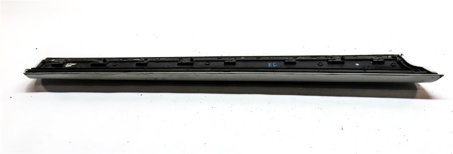 Thumbnail 9: 2010-2015 AUDI Q7 FRONT RIGHT LOWER DOOR TRIM MOULDING (w/out SLINE) (White)