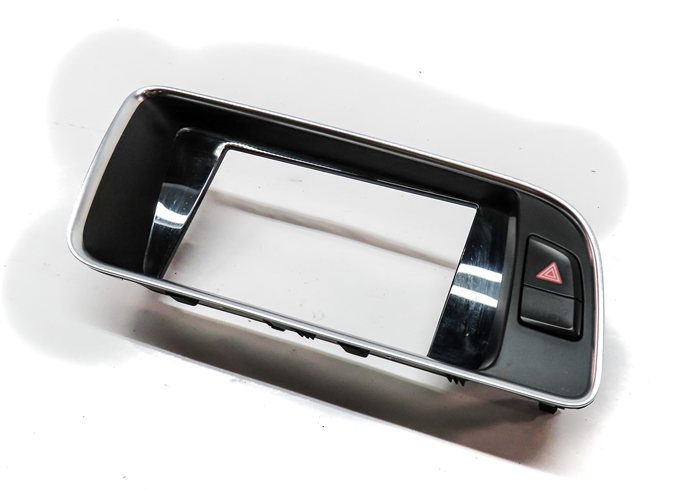 Thumbnail 1: 2016 AUDI Q5 (B8 8R) FRONT CENTER DASH INFORMATION SCREEN TRIM SURROUND