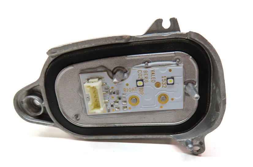 Thumbnail 6: 2016 AUDI Q5 (B8 8R) FRONT RIGHT PASSENGER DAYTIME RUNNING LIGHT DRL MODULE