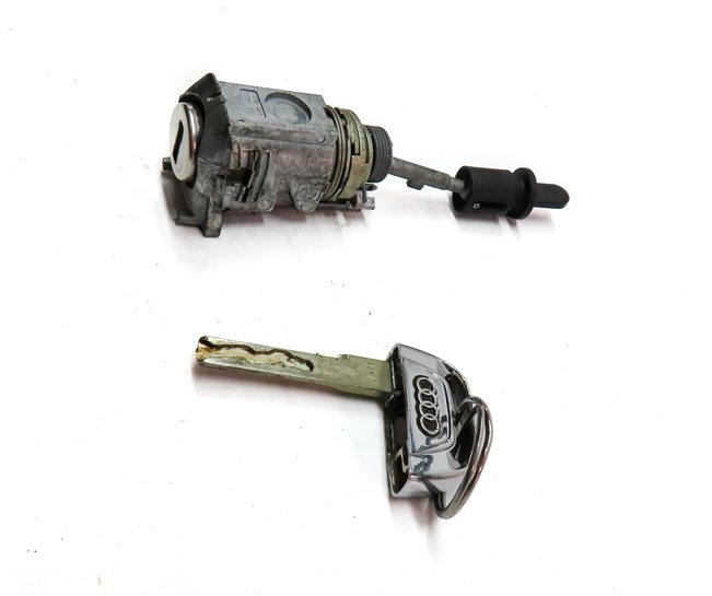 Thumbnail 4: 2016 AUDI Q5 (B8 8R) FRONT LEFT DRIVER DOOR HANDLE LOCK CYLINDER w/ KEY