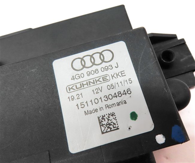 Thumbnail 8: 2016 AUDI Q5 (B8 8R) 3.0L (CTUC) ENGINE FUEL PUMP RELAY CONTROL MODULE