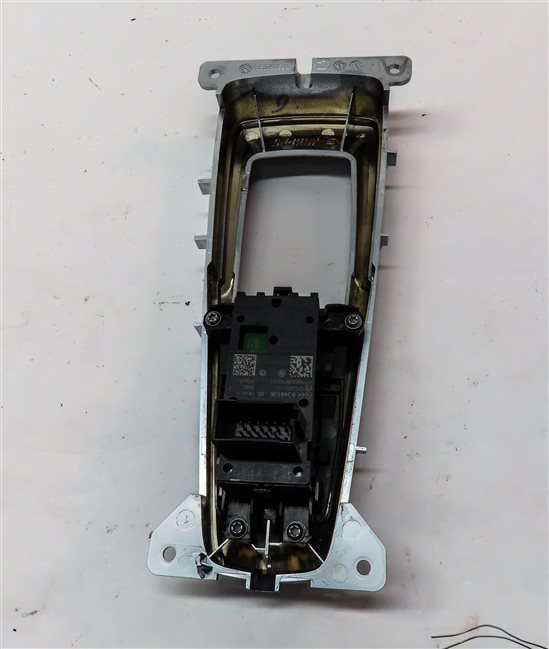 Thumbnail 6: 2014 BMW X5 (F15) EMERGENCY HILL PARKING E-BRAKE SWITCH BUTTON w/ SURROUND TRIM