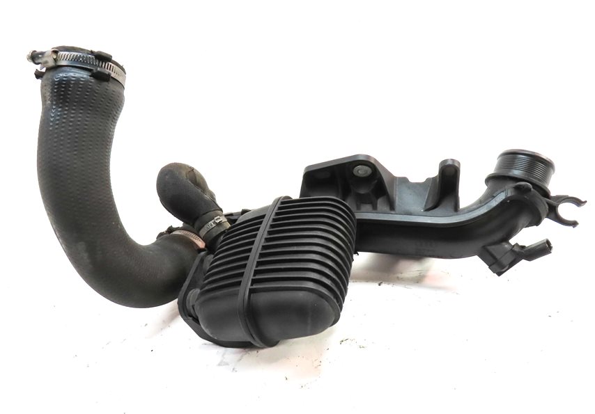 Thumbnail 4: 2016 AUDI A4 (B8 8K) 2.0L (CAED) ENGINE INTERCOOLER HOSE PIPE w/ DAMPENER