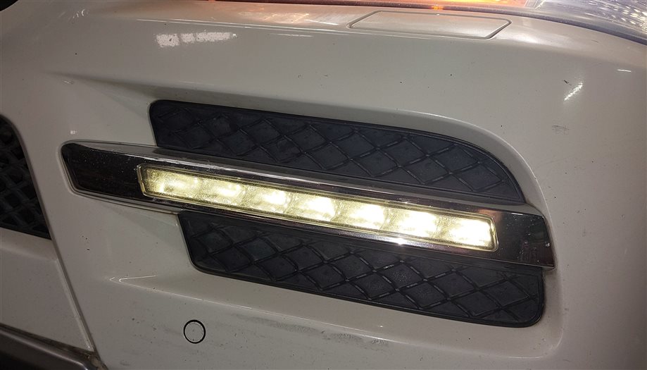 Thumbnail 2: 2011-2012 MB GL350 GL450 GL550 (X164) LEFT DRIVER LED FOG LIGHT DRIVING LAMP