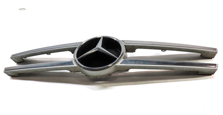 Thumbnail 2: 2010-2012 MERCEDES GL350 GL450 (X164) UPPER HOOD GRILLE AIR VENT TRIM