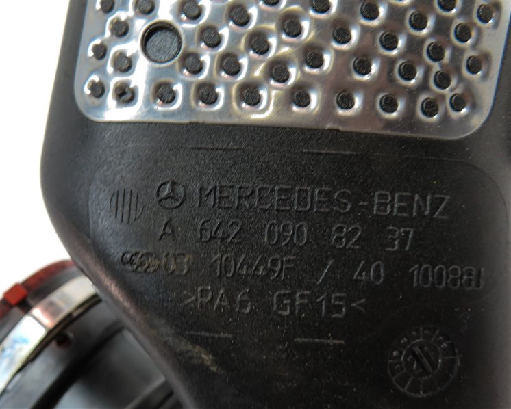 Thumbnail 8: 12 MERCEDES GL350 X164 3.0L DIESEL (OM642) ENGINE AIR INTAKE PIPE w/MAF SENSORS