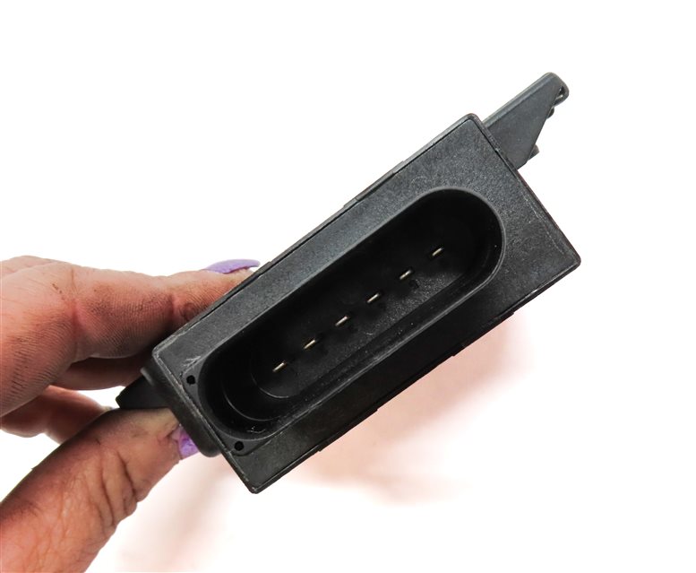 Thumbnail 5: 2013 AUDI Q5 (B8 8R) FUEL PUMP RELAY CONTROL MODULE