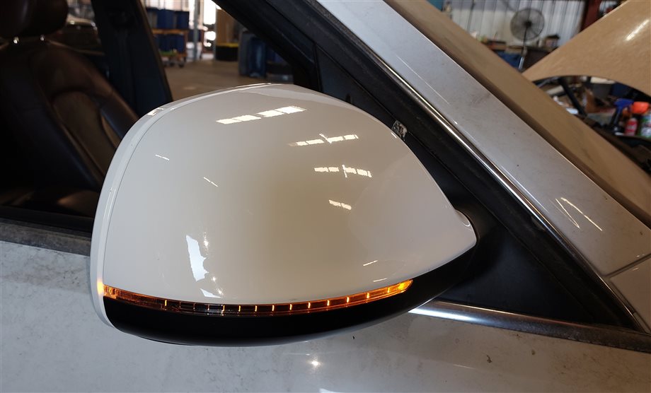 Thumbnail 2: 09-14 AUDI Q5 (8R) RIGHT P-FOLD HEAT AUTODIM MEMORY DOOR MIRROR w/ LIGHT (White)