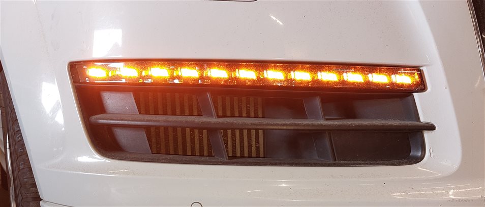 Thumbnail 2: 2010-2015 AUDI Q7 (4L) FRONT RIGHT PASSENGER TURN SIGNAL MARKER LIGHT LAMP (LED)