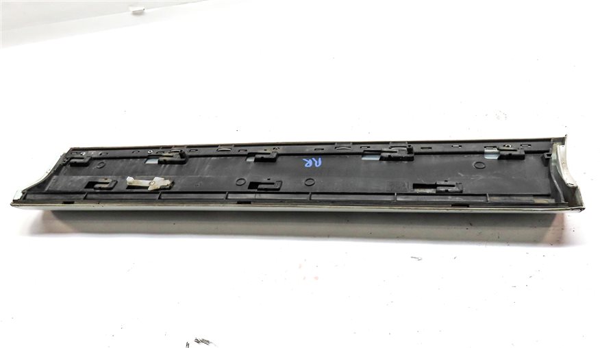 Thumbnail 7: 2010-2015 AUDI Q7 REAR RIGHT LOWER DOOR TRIM MOULDING (w/out SLINE) (White)